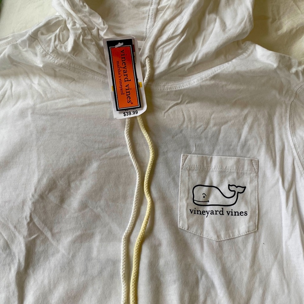 Vineyard vines tee